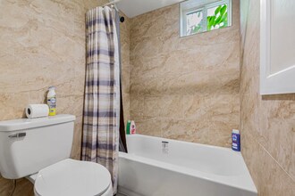 8542 S 121st St in Seattle, WA - Building Photo - Building Photo