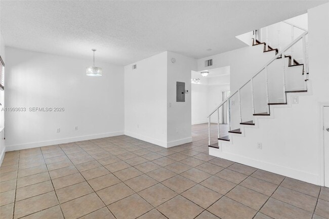 5240 NW 109th Ave in Doral, FL - Building Photo - Building Photo