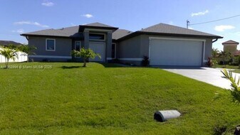 4407 SW 16th Pl in Cape Coral, FL - Building Photo