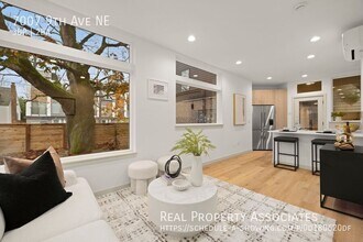 7007 9th Ave NE in Seattle, WA - Building Photo - Building Photo