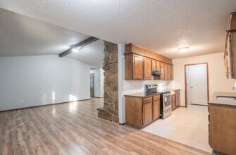 1100 W Queens St in Broken Arrow, OK - Building Photo - Building Photo