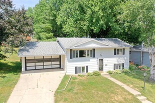 4023 5th Pl NW in Rochester, MN - Building Photo