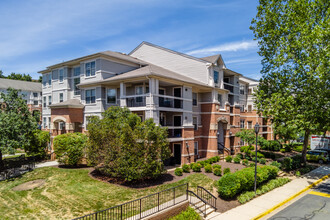 Columbia Crossing in Arlington, VA - Foto de edificio - Building Photo