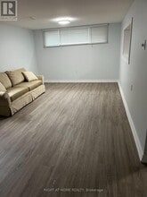 689 Wilson Rd S in Oshawa, ON - Building Photo - Building Photo