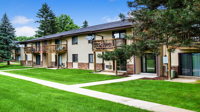 Fitchburg Square Apartments in Fitchburg, WI - Building Photo - Building Photo