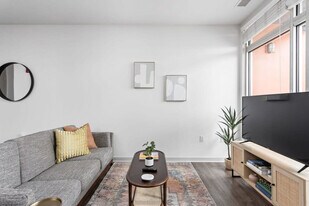 747 N College Ave in Indianapolis, IN - Building Photo