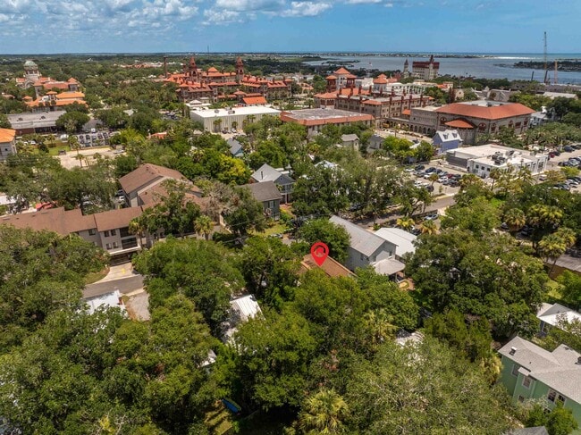 property at 25 Desoto Pl