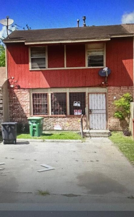 7877 Gallahad St in Houston, TX - Building Photo