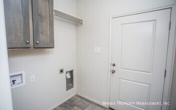1138 N 7th St in Wolfforth, TX - Building Photo - Building Photo