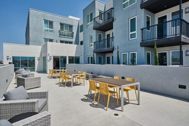 property at 1623 W Manchester Ave