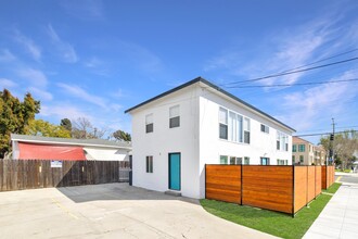 1000 Ximeno Ave in Long Beach, CA - Building Photo - Building Photo