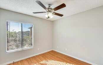 7010 W Medlock Dr in Glendale, AZ - Building Photo - Building Photo