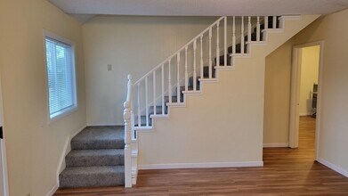 2220 5th St in Springfield, OR - Building Photo - Building Photo