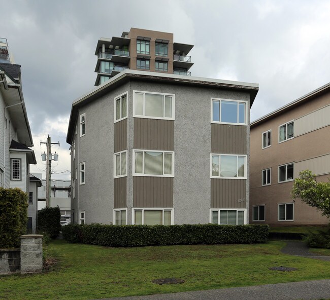 1245 W 10th Ave in Vancouver, BC - Building Photo - Building Photo