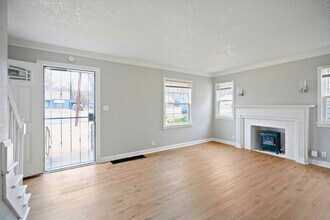 1203 E 80th St in Kansas City, MO - Foto de edificio - Building Photo