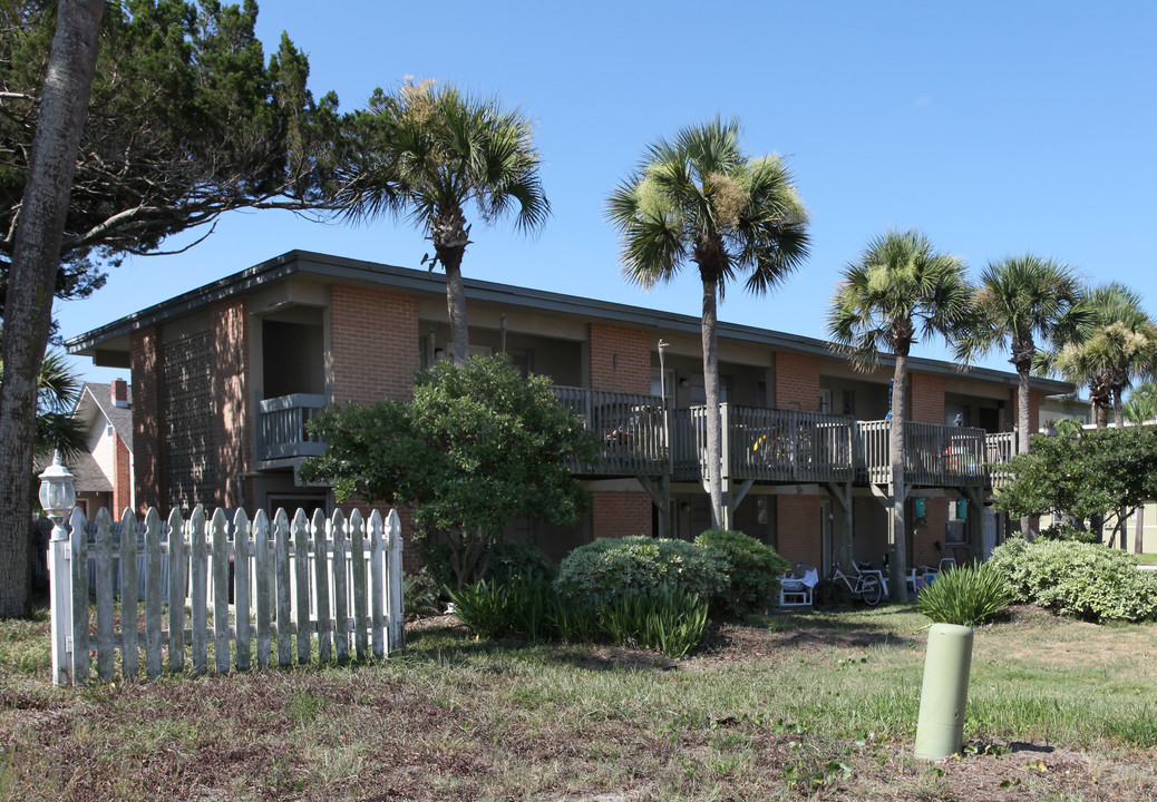 130 10th Ave N in Jacksonville Beach, FL - Building Photo