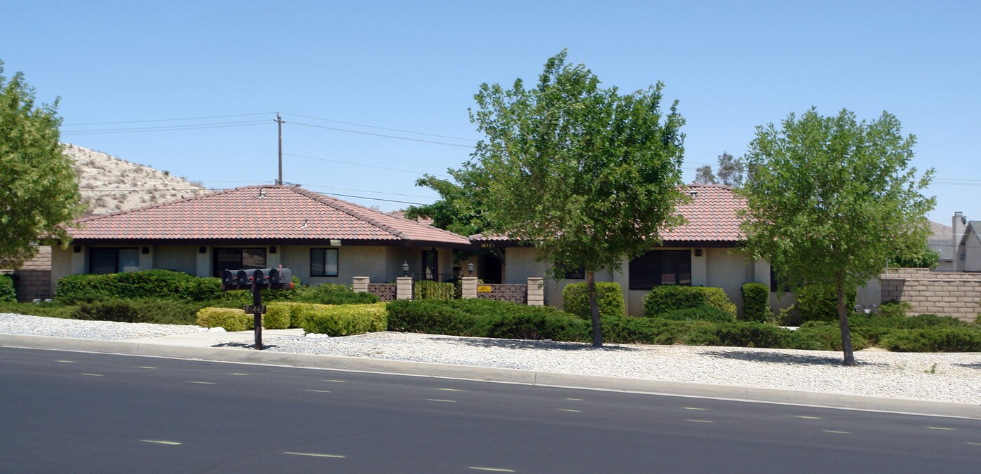 16443 Apple Valley Rd in Apple Valley, CA - Building Photo