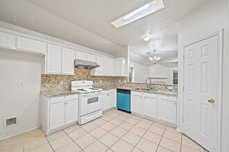 13130 Eldridge Meadow Dr in Houston, TX - Building Photo - Building Photo