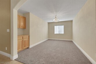 55 Desert Sunflower Cir in Henderson, NV - Building Photo - Building Photo