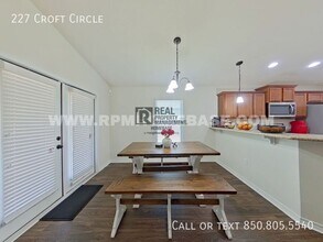 227 Croft Cir in Crestview, FL - Building Photo - Building Photo