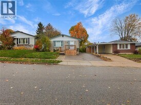 55 Silver Aspen Crescent in Kitchener, ON - Building Photo