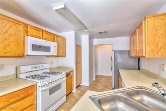9979 Keephills St in Las Vegas, NV - Building Photo - Building Photo