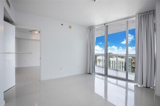 465 Brickell Ave, Unit 4904 in Miami, FL - Building Photo - Building Photo