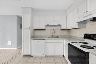 3353 Green Briar Cir in Gulf Breeze, FL - Building Photo - Building Photo