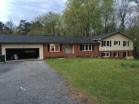 333 Chapman Rd in Byron, GA - Building Photo