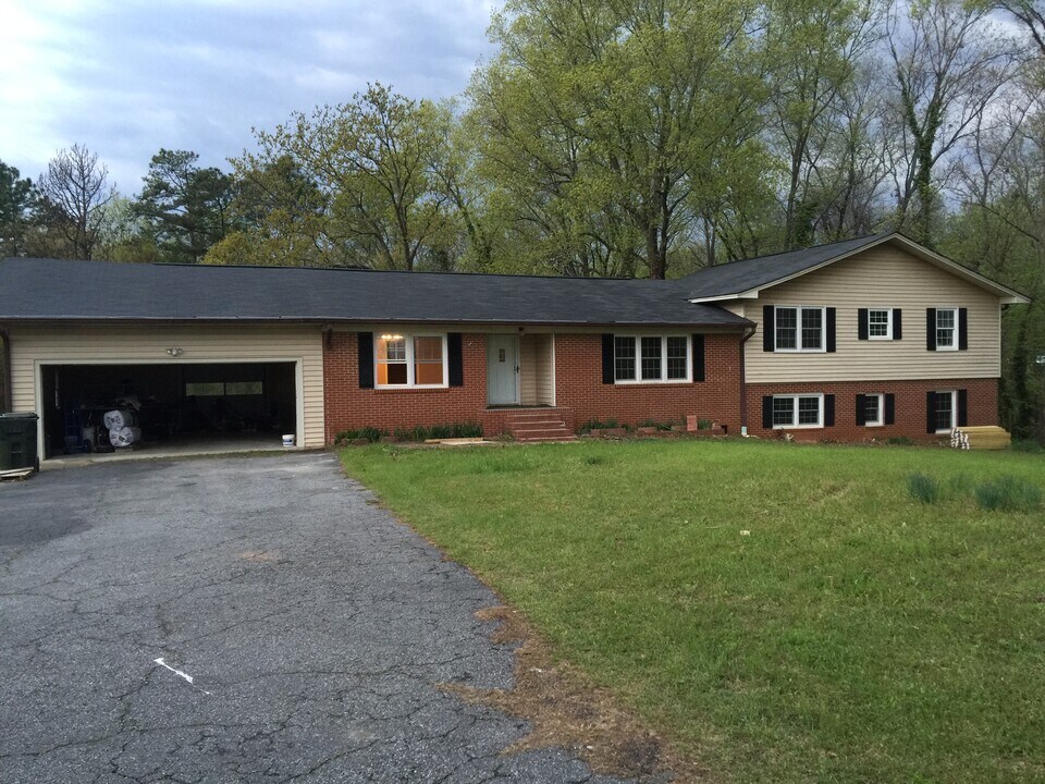 333 Chapman Rd in Byron, GA - Building Photo