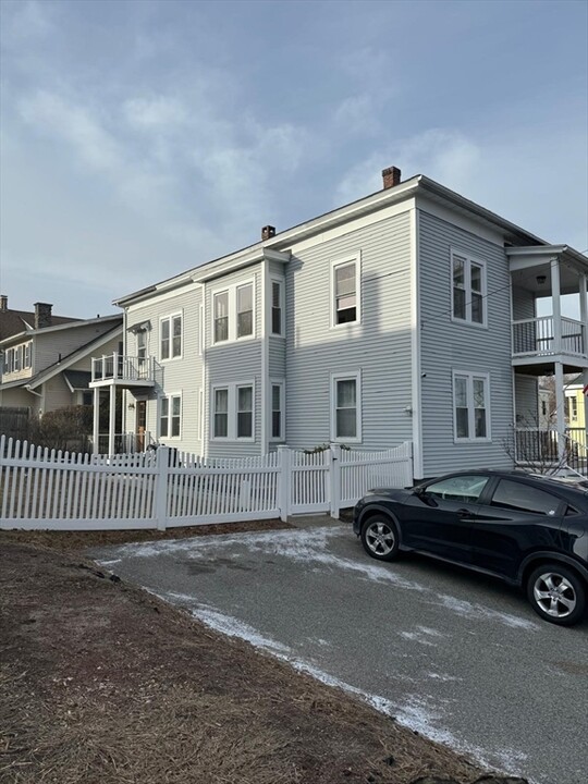 420 Chestnut St in Clinton, MA - Building Photo