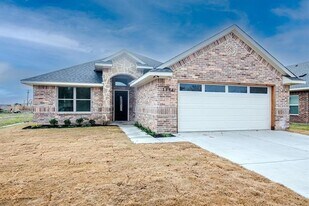 1334 Wyatt St in Waxahachie, TX - Building Photo