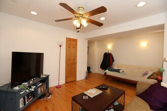 922 W Addison St, Unit Garden in Chicago, IL - Foto de edificio - Building Photo