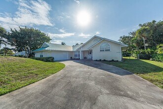 2225 Silver Sands Ct in Vero Beach, FL - Foto de edificio - Building Photo