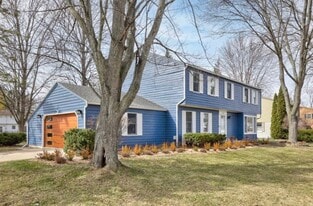 530 Holbrook Ln in Saginaw, MI - Building Photo