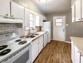 8917 Tanya Dr in Little Rock, AR - Foto de edificio - Building Photo
