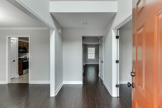 323 Deer Run Dr in Jefferson, GA - Foto de edificio - Building Photo