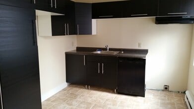 557 Boal St in Cincinnati, OH - Building Photo - Building Photo