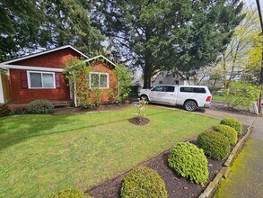 475 Madrona Ave S in Salem, OR - Building Photo - Building Photo