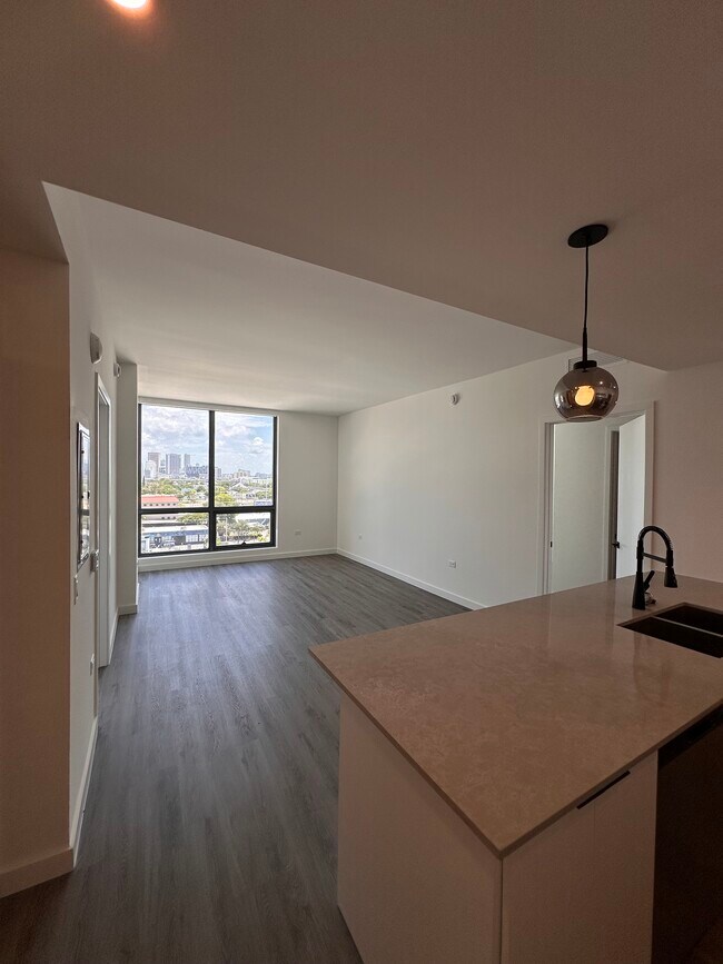 25 NW 23rd St, Unit B1 in Miami, FL - Building Photo - Building Photo