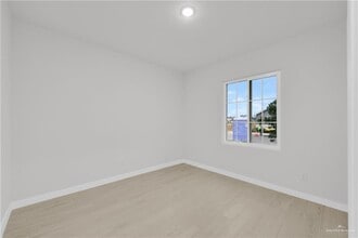 25 Nerine Ave in McAllen, TX - Building Photo - Building Photo