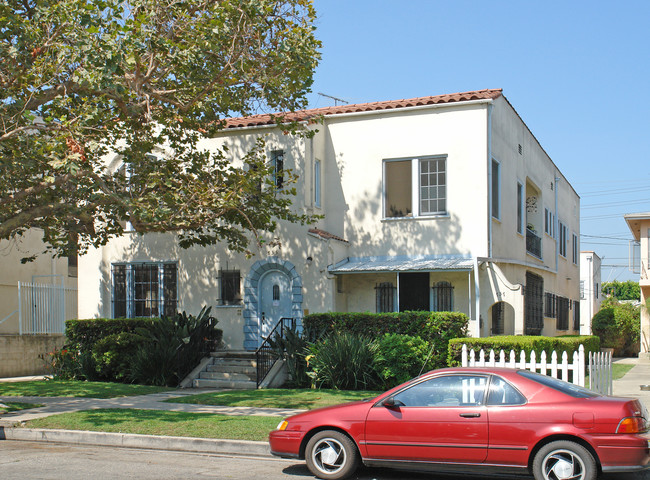 735 N Alfred St in West Hollywood, CA - Building Photo - Building Photo