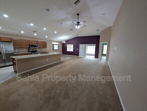 722 Vineyard Reserve Ct in Seffner, FL - Foto de edificio - Building Photo