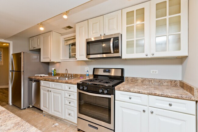 1427 W Winona St in Chicago, IL - Building Photo - Building Photo