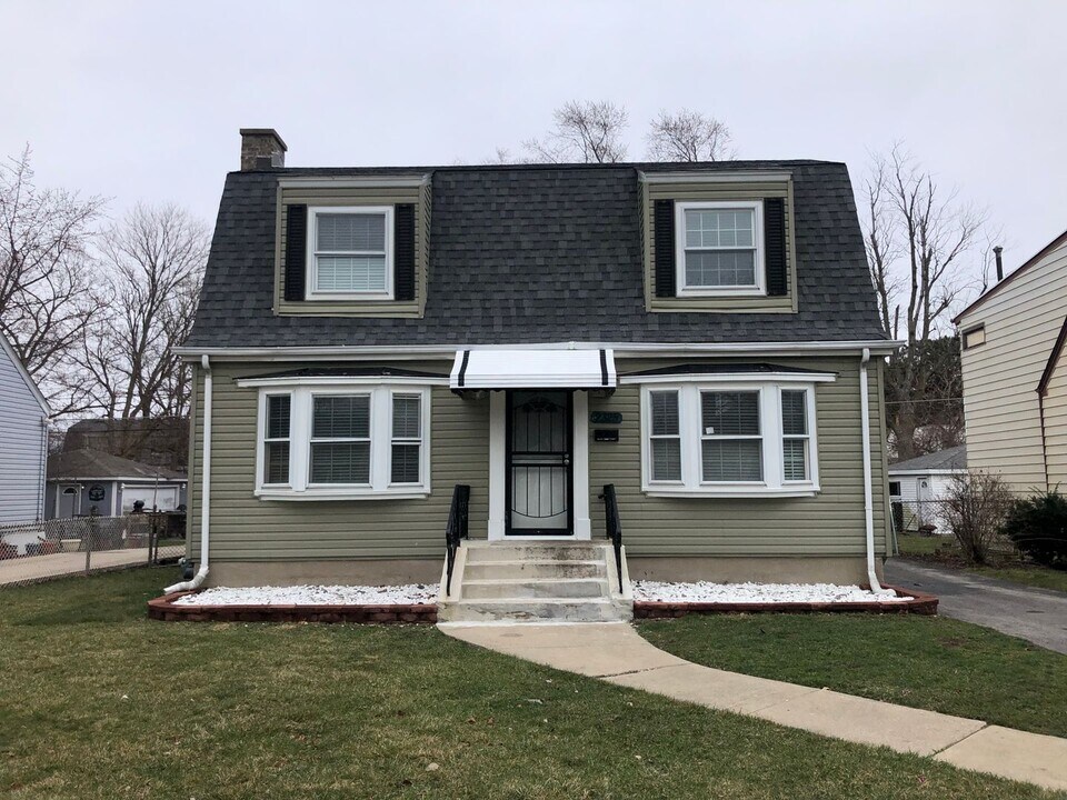 2325 S 10th Ave in Broadview, IL - Building Photo