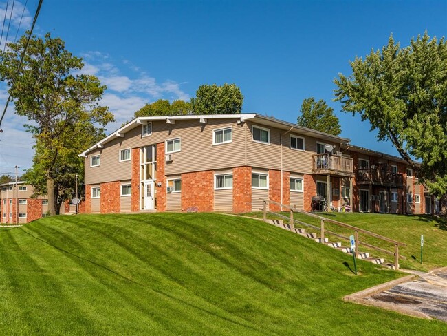 Oak Valley Apartments in Davenport, IA - Foto de edificio - Building Photo