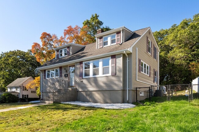 9 Home Ave, Unit 1 in Natick, MA - Building Photo - Building Photo