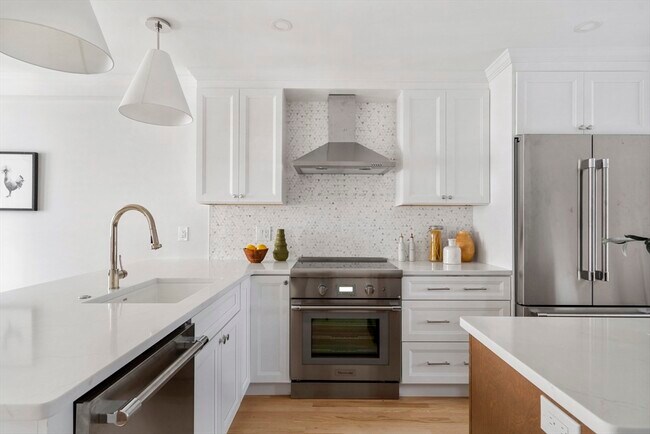 property at 715 E 7th St