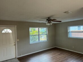 4905 Union St N in St. Petersburg, FL - Building Photo - Building Photo