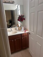 8867 W 35th Way in Hialeah Gardens, FL - Building Photo - Building Photo